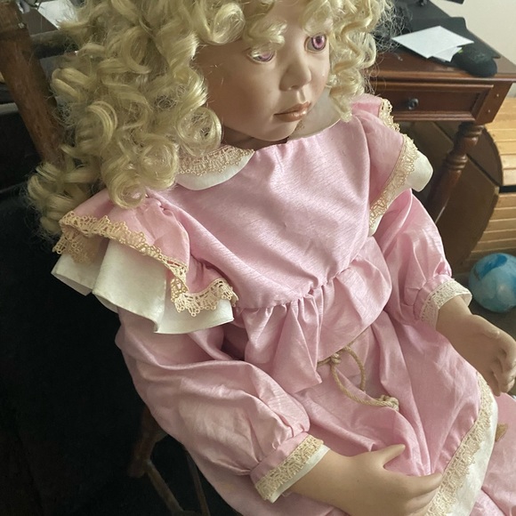 Life size toddlers.Original chairs.very good condition. - Picture 9 of 9